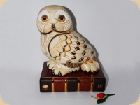 De Rosa Rinconada Eule auf Buch