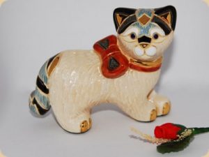 De Rosa Rinconada Katze mit Schleife